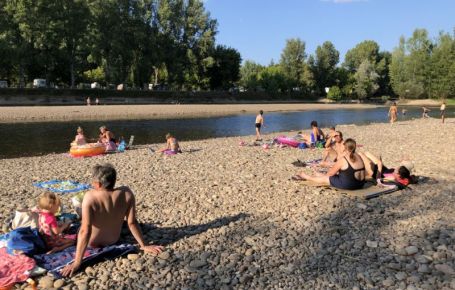 Profitez de votre séjour au camping en Dordogne pour vous baigner en eaux vives