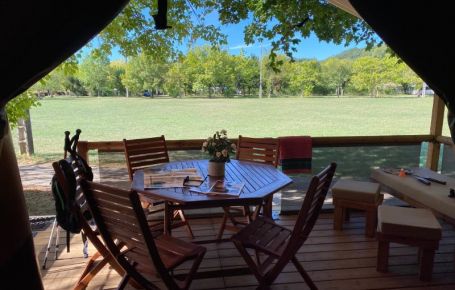 Camping Périgord Noir avec location Lodges bord de rivière